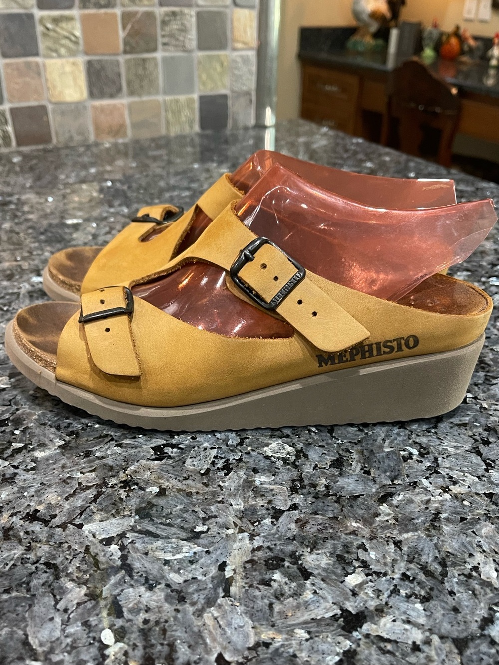 Mephisto Elka Wedge Sandals Tan Double-Buckle Nubuck Suede France 38 7.5-8